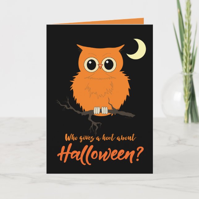 Cartão Halloween que dá um Humor de Hoot Owl (Frente)