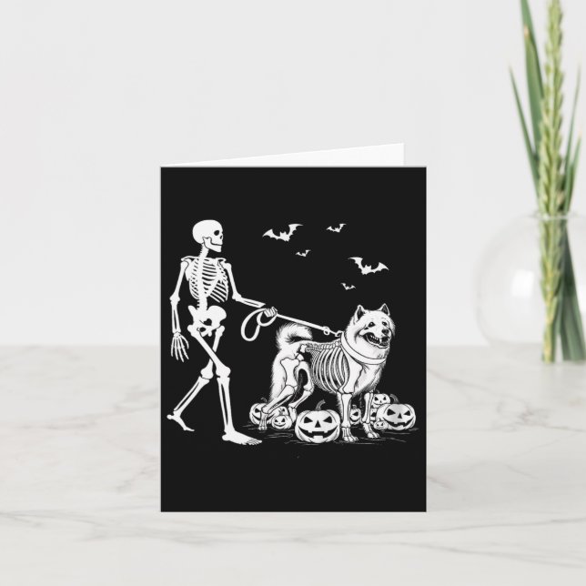 Cartão Halloween Skeleton Andando Samoyed Dog (Frente)