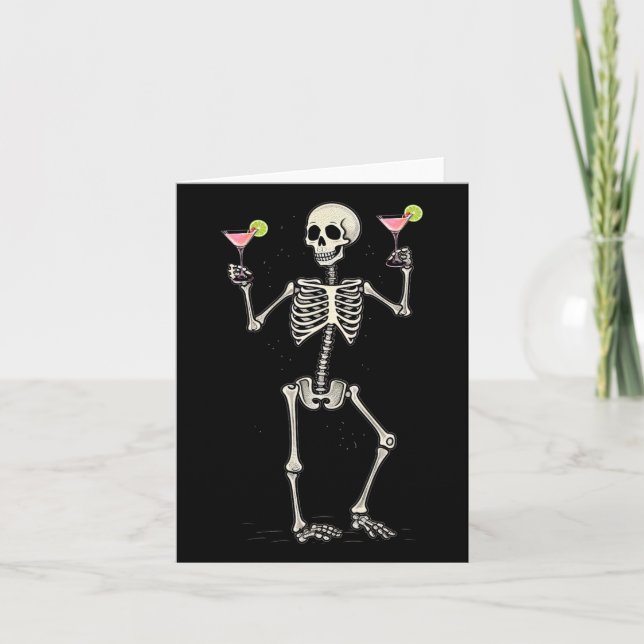 Cartão Halloween Skeleton Bebendo Cosmopolitan Tail (Frente)