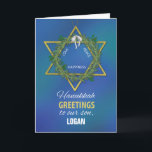 Cartão Hanukkah dá as boas-vindas ao filho estrela de Dav<br><div class="desc">Mande saudações a Hanukkah para seu filho com uma estrela de David que parece ouro em um fundo azul e verde do tipo aquarela. Uma coroa rodeia a estrela. Personalize com seu nome para um toque pessoal. (A estrela dourada é criada digitalmente.)</div>