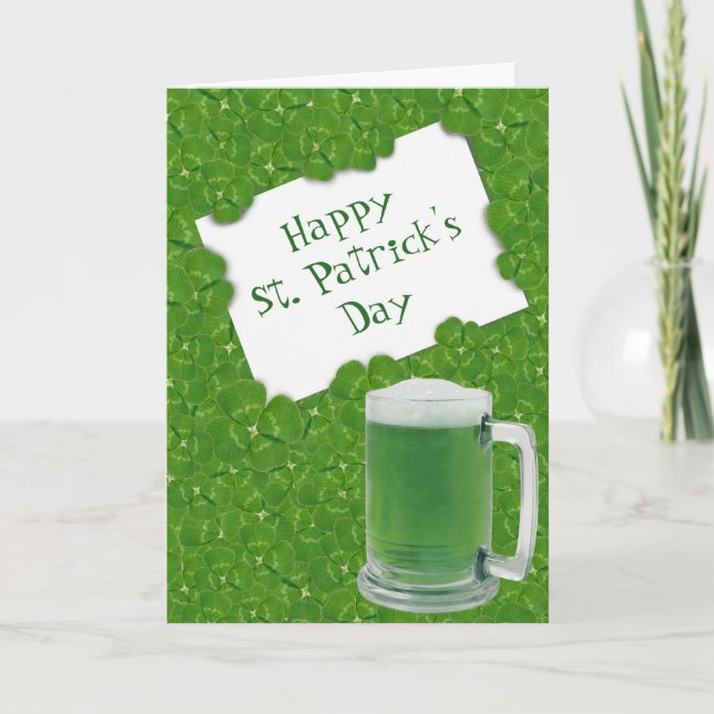 Cartão Happy St. Patrick's Beer and Four-leaf Clovers (Frente)
