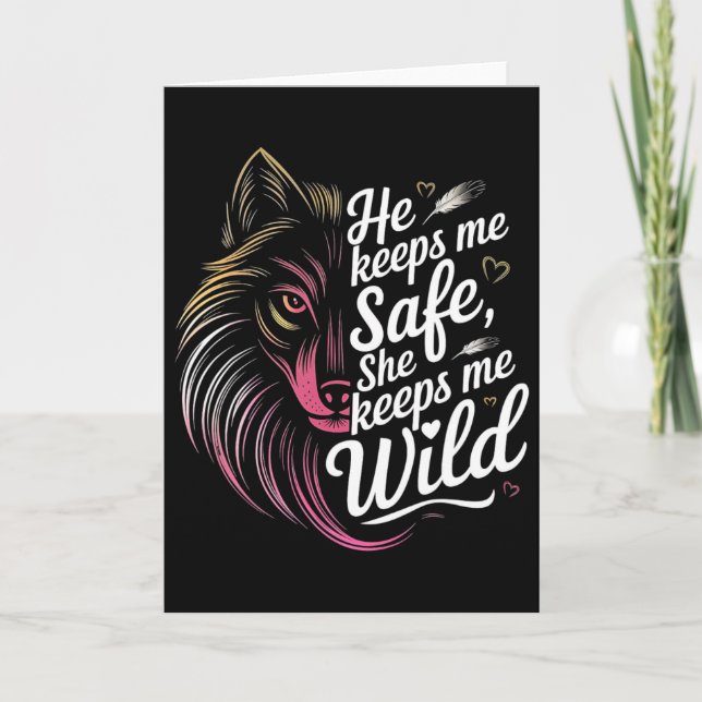 Cartão He Keeps Me Safe She Keeps Me Wolf Art Lover Coupl (Frente)
