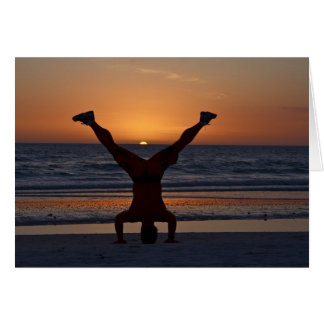 Cartão Headstand do por do sol