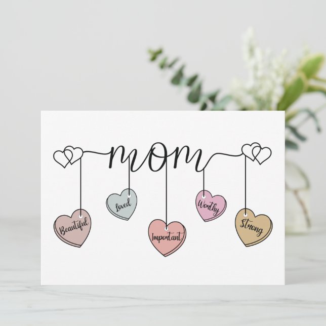 Cartão Heartfelt Mom Heart Charm: Mother's Day & Birthday (Em pé/Frente)