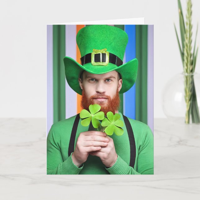 Cartão Homem Irlandês Com Trevos da Sorte (Frente)