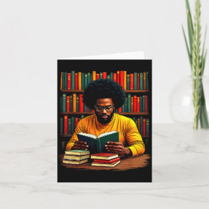 Cartão Homem negro lendo livros no Juneteenth
