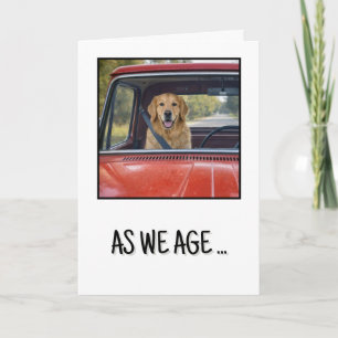 Cartão Humor de Aniversário Golden Retriever Usando Cinto