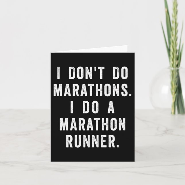 Cartão Husband I Dont Do Marathons I Do A Marathon Runne  (Frente)