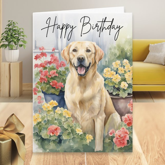 Cartão Imagem de Cachorro de Retriever Amarelo Aniversári (A birthday card with picture of a yellow labrador retriever and geraniums in a watercolor style)