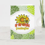 Cartão Inacreditável neta Sunflower e Abelhas<br><div class="desc">As netas mais incríveis do mundo, girassóis, mamangabas, e as ideias de presentes de texto em cores bonito, ousadas e brilhantes de laranja, verde, vermelho e amarelo. Excelente aniversário, feriado ou presentes especiais para netos. Bonitos, doces e caprichosos, estes presentes femininos divertidos farão com que ela sorria.Etiquetas: "laranja verde brilhante...</div>