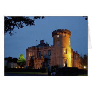 Cartão Irlanda, o Castelo Dromoland iluminado ao crepúscu