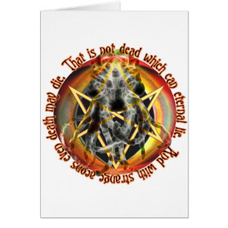 Cartão Isso não é morto que pode mentir eternamente