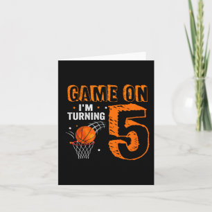 Cartão Jogo de Crianças no Aniversário de 5 5 de basquete