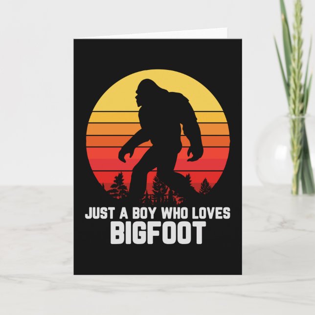 Cartão Just A Boy Who Loves BIGFOOT | Bigfoot Retro (Frente)