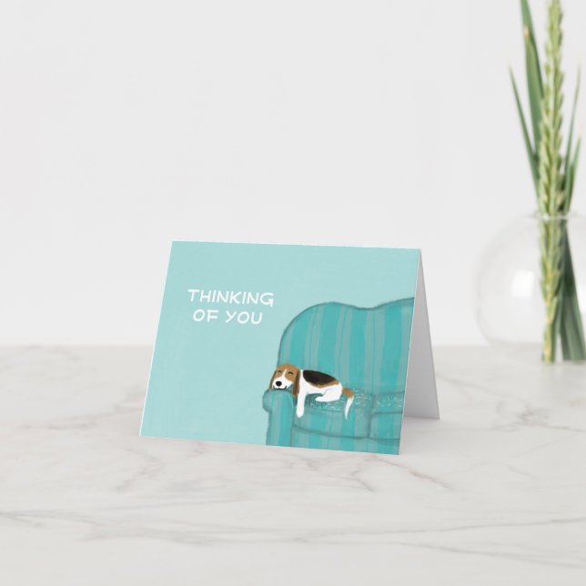 Cartão Lebreiro bonito do cão feliz do sofá que pensa de (Frente)