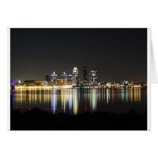 Cartão Linha do horizonte de Louisville à noite