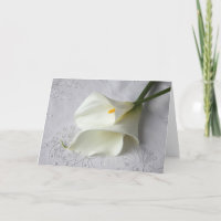 lírios de calla no linho