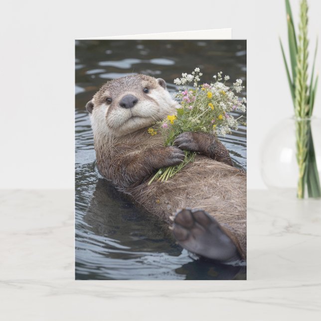 Cartão Lontra de Aniversário Flutuando com Buquê de Flore (Frente)