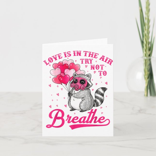 Cartão Love Is In The Air Try Not To Breathe Cute Raccoon (Frente)