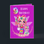 Cartão Magia de anime arco-íris de nono aniversário da fa<br><div class="desc">Uma linda e mágica fada de olhos azuis com cabelo longo e cor arco-íris e roupa correspondente está segurando um cone de sorvete e a linda bolsa de unicórnio. Ela está parada em um trilho falso brilhante e cintilante de poeira de fada que é colocado sobre um fundo roxo bonito...</div>