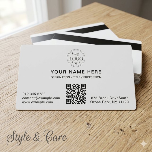 Cartão Magnético Branco Minimalista com Suas Infor (Minimal White Magnetic Card with Your Info)