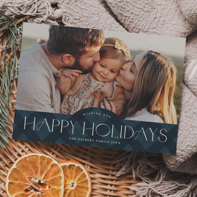 Cartão Magnético de Feriado Azul de Xadrez Rústica (Rustic navy blue plaid photo holiday magnetic card.)