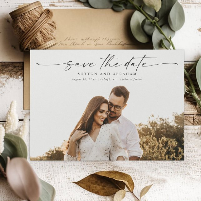 Cartão Magnético de Foto de Casamento com Letra El (An elegant photo save the date magnetic card with modern handwritten script typographic overlay.)