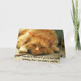 Cartão Mais aniversários do que você podem agitar uma