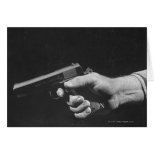 Cartão Man Holding Gun