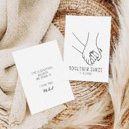 Cartão Mantendo as mãos juntas desde o aniversário