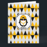 Cartão Mantenha o Chill Hip Hop Penguin Legal Kid<br><div class="desc">Pinguim em óculos escuros,  chapéu amarelo de baseball e cadeia de ouro voadora em um padrão de fundo de diamante amarelo,  castanho,  preto,  branco e cinza. Fique calmo em texto amarelo cursivo nas costas. Personalize com o nome e a inicial do seu filho. ©2022 Designs do Partido Sassy</div>