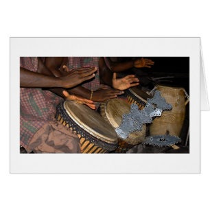 Cartão Mãos aos corações dos cilindros ao deus