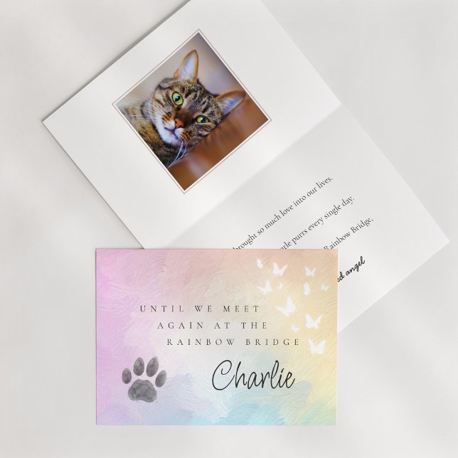 Cartão Memorial de Perda de Animal Ponte da Arco-íris da  (Paw Print Rainbow Bridge Pet Loss Memorial Card With Custom Pet Photo Inside)