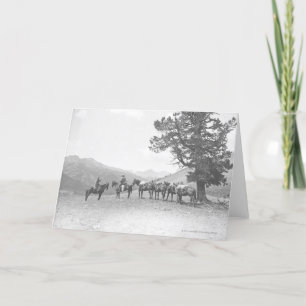 Cartão Men with packhorses looking over a hill