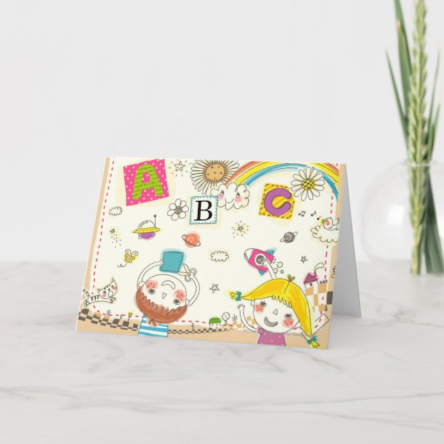 Cartão Menina e menino brincando ao lado de um quadro neg (Frente)