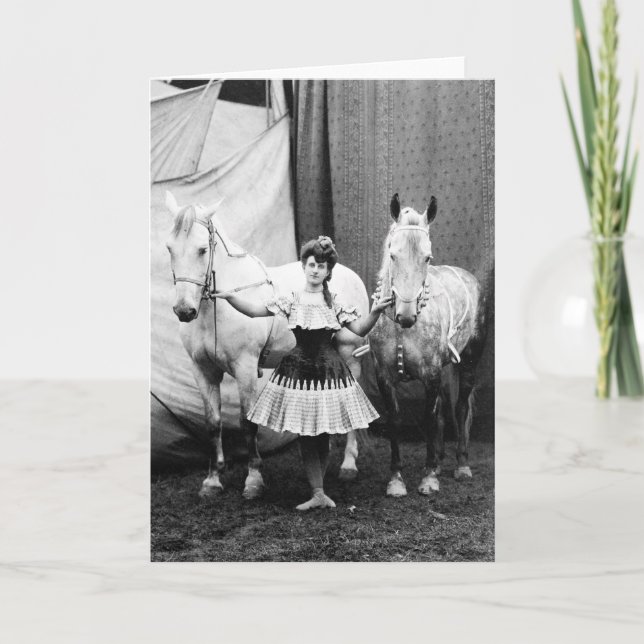 Cartão Menina em pêlo: 1904 (Frente)