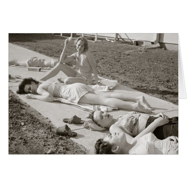 Cartão Meninas tomando sol, 1943 (Frente Horizontal)