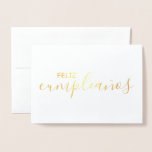 Cartão Metalizado Feliz Aniversário Feliz Espanhol Elegante<br><div class="desc">Este elegante cartão de aniversário feliz é perfeito para auto-falantes,  estudantes e professores espanhóis! A frase "Feliz cumpleaños" é em folha de ouro real,  em combinação com letras de blocos e de pincéis de script. O dentro da placa é vazio para sua mensagem pessoal.</div>