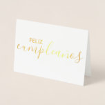 Cartão Metalizado Feliz Aniversário Feliz Espanhol Elegante<br><div class="desc">Este elegante cartão de aniversário feliz é perfeito para auto-falantes espanhóis. A frase "Feliz cumpleaños" é em folha de ouro real,  em combinação com letras de blocos e de pincéis de script. O dentro da placa é vazio para sua mensagem pessoal.</div>