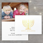 Cartão Metalizado Feliz Hanukkah Moderno Minimalista Menorah Uma Fot<br><div class="desc">Deseje à família e aos amigos os simples presentes de luz e amor por Hanukkah com um elegante cartão de fotos dobradas. Todo o texto nesta modelo (incluindo "Happy Hanukkah" na frente) é simples de personalizar com qualquer texto. A design de folha de papel preto, branco e dourado apresenta uma...</div>