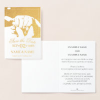 Mãos de um Casal de Casamento Colorido com Anel