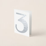 Cartão Metalizado Prata Moderna de Casamento Grande<br><div class="desc">Estilo de fonte moderno com grandes números para os cartões de número da sua mesa de casamento. Adicione mais informações,  como nomes de convidados. Você pode escolher entre prata real e folha de ouro.</div>