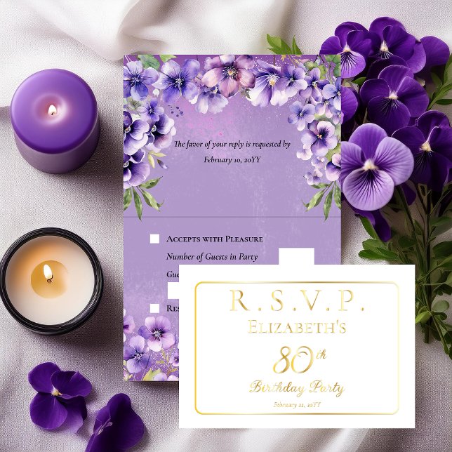 Cartão Metalizado RSVP de Festa de aniversário Floral para Violetas  (Elegant Purple Violets Floral 80th Birthday Party RSVP Foil Invitation Folded Insert Enclosure Card)