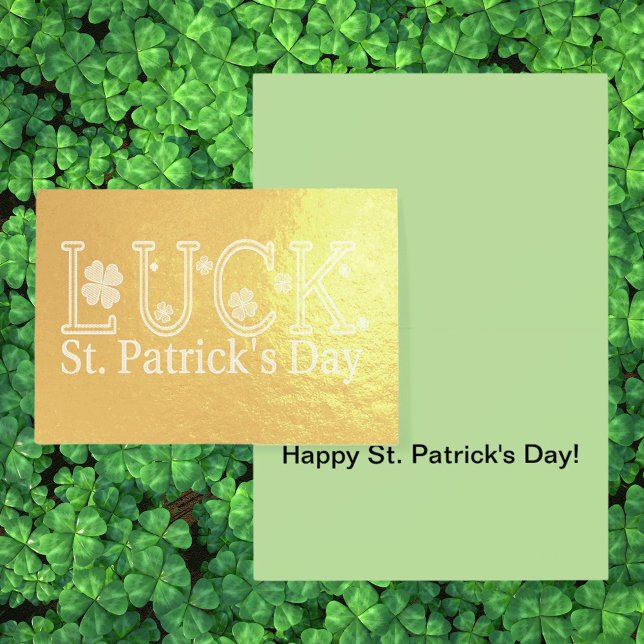 Cartão Metalizado Sorte de Dia de São Patrício com Shamrocks Feriado (Luck of St Patrick's Day with Shamrocks Holiday Foil Card)