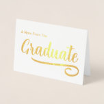 Cartão Metalizado Uma Nota Da Graduação Do Formando Obrigado<br><div class="desc">A frente diz "A Note From The Formando" em texto em folha de ouro. Formando aparece em um roteiro elegante. O dentro tem um obrigado pré-impresso que você informa que pode personalizar se desejar. Três linhas de texto de exibição estão sob a mensagem para a saudação de fechamento, o nome...</div>