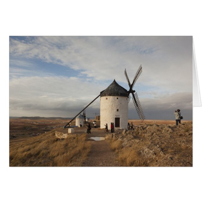 Cartão Moinhos de vento Antique La Mancha, com visitantes (Frente Horizontal)