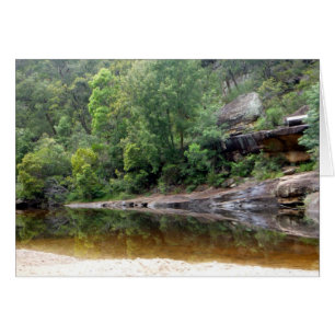 Cartão montanhas azuis refletem