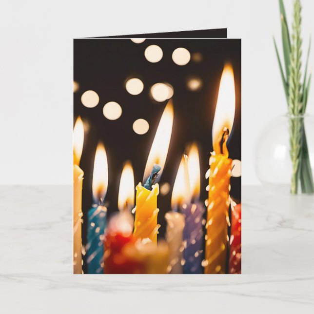 Cartão Muitas velas de aniversário em um bolo (Frente)
