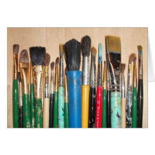 Cartão Muitos artistas usados coloridos Paintbrushes em u