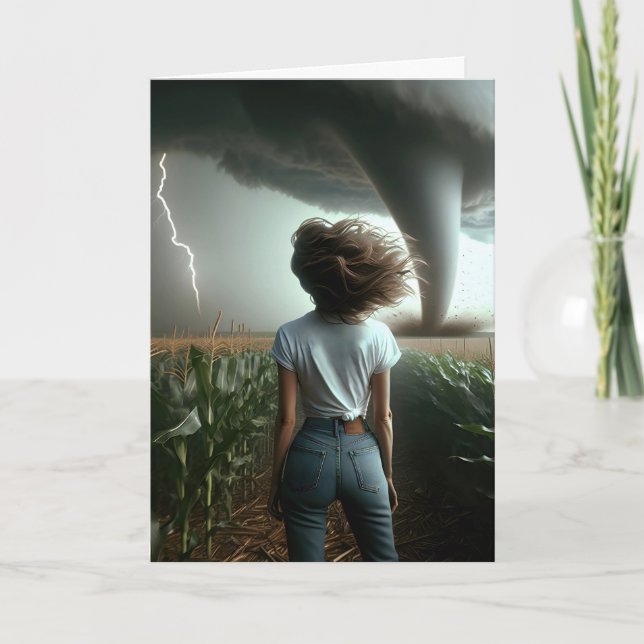 Cartão Mulher de aniversário assistindo um Tornado (Frente)